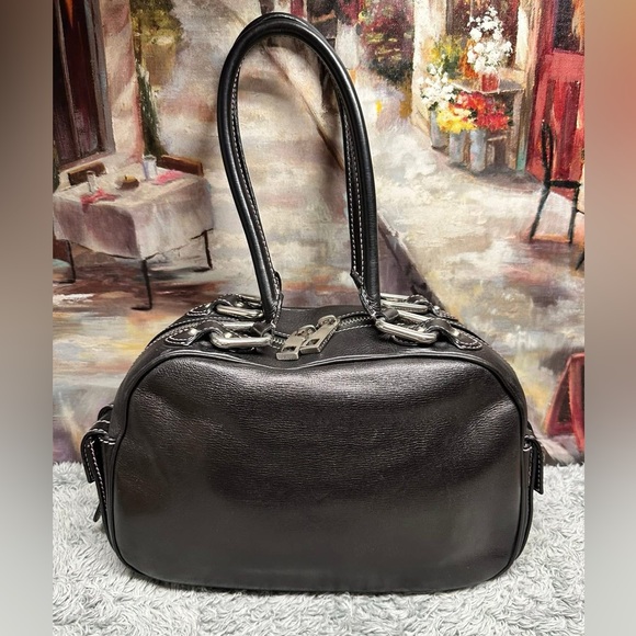 Marc Jacobs Handbags - Marc Jacobs Elegant Black Leather Handbag